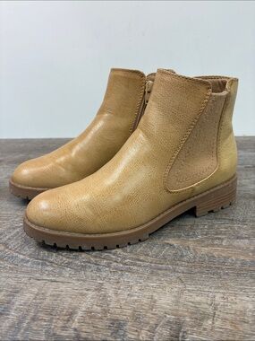 BareTraps Daytona Tan Chelsea Ankle Boots Lug Sole Block Heel Women’s Size 6M